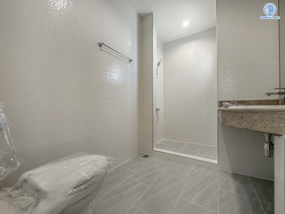 บ้านมือสองตกแต่งใหม่ โครงการ มณธานี บางแค ดีไซน์หรูหรา เนื้อที่กว้าง 63.90 ตร.ว. ฟังก์ชัน 3 ห้องนอน 3 ห้องน้ำ 2 ที่จอดรถ ฟังก์ชันครบตอบทุกไลฟ์สไตล์ บนทำเลศักยภาพ เชื่อมต่อถนนกาญจนาภิเษก ใกล้เดอะมอลล์บางแค ใกล้รถไฟฟ้าสายสีน้ำเงิน "สถานีหลักสอง" และจุดขึ้นทางด่วน "กาญจนาภิเษก"